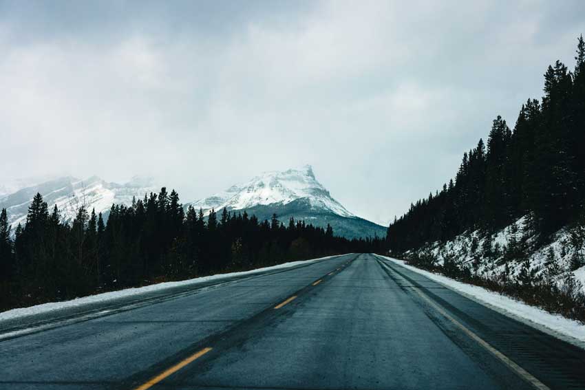 Glacier National Park Canada on the road in inverno