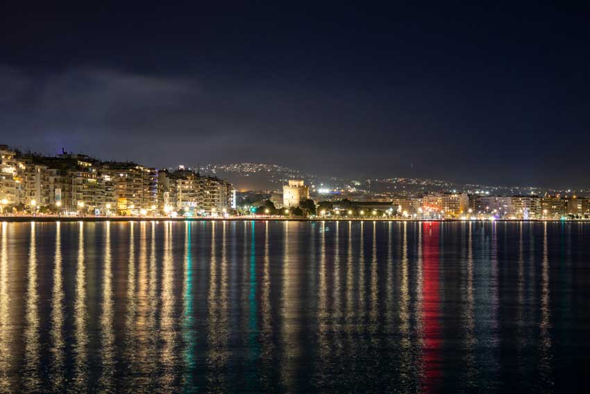 città è famosa per i suoi bar e club